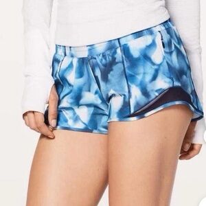 Lululemon Hotty Hot II 2.5” shorts in white & blue cloud color, size 6
